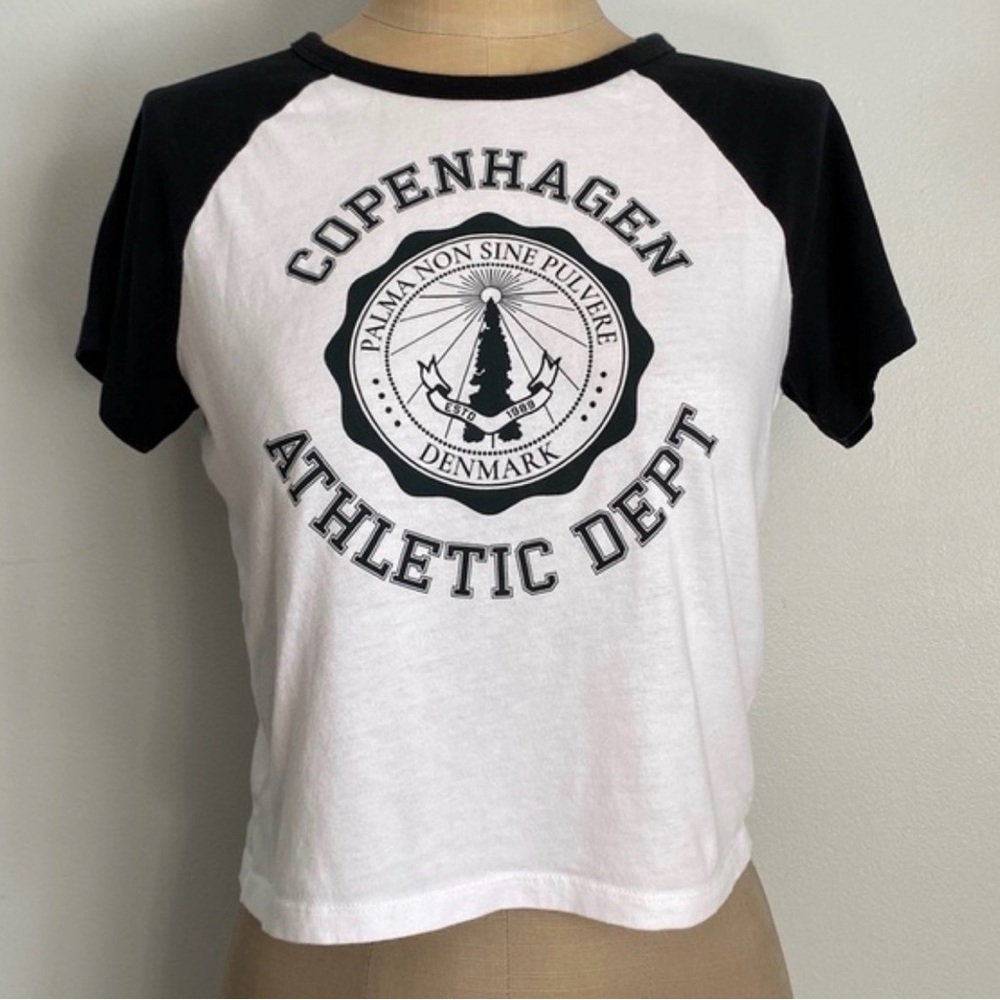 Hollister Black and Cream Cotton T-Shirt